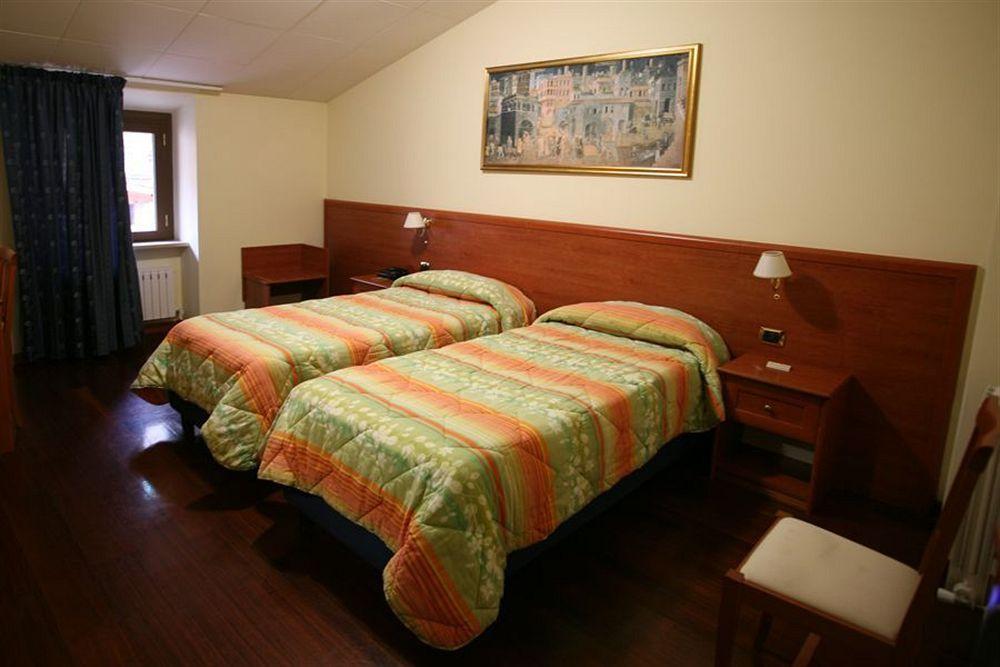 Hotel I Duchi กาเมริโน ภายนอก รูปภาพ